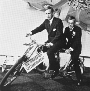 Randstad 1960: Frits Goldschmeding en Ger Daleboudt met fiets